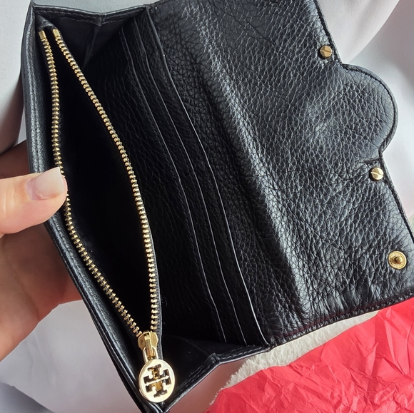 Tory Burch Black Wallet with Gold Logo - Picture 5 of 11